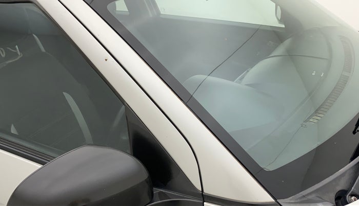 2012 Maruti Swift LXI, Petrol, Manual, 54,593 km, Right A pillar - Paint is slightly faded