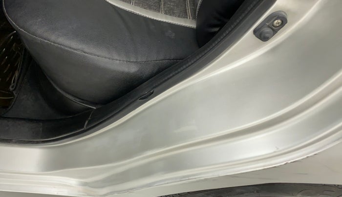 2012 Maruti Swift LXI, Petrol, Manual, 54,593 km, Rear left door - Beading has minor damage