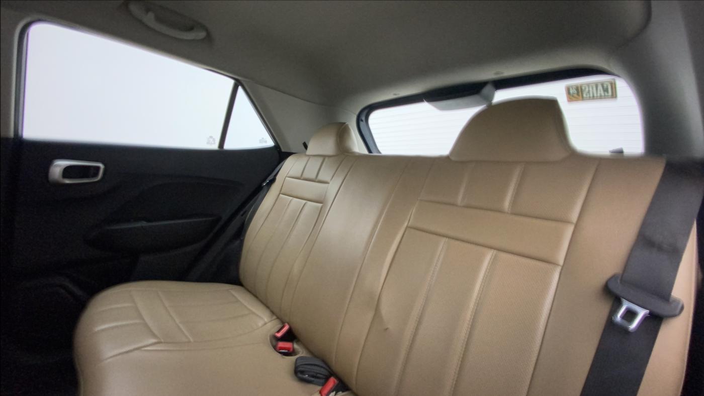2019 Hyundai VENUE S 1.2, Petrol, Manual, 59,177 km, Right Side Rear Door Cabin