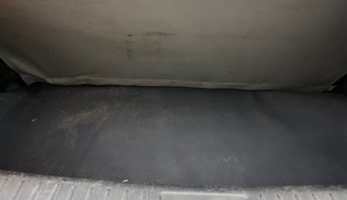 2017 Mahindra Kuv100 K6 PLUS 6 STR, Petrol, Manual, 63,581 km, Boot Inside