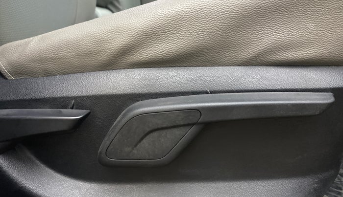 2017 Mahindra Kuv100 K6 PLUS 6 STR, Petrol, Manual, 63,581 km, Driver Side Adjustment Panel