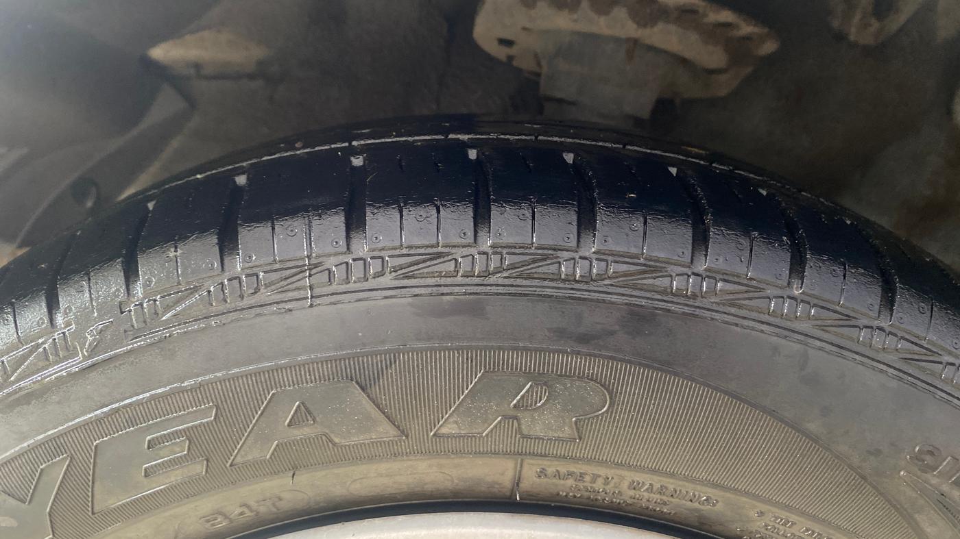 2013 Hyundai i20 MAGNA (O) 1.2, Petrol, Manual, 43,856 km, Left Front Tyre Tread