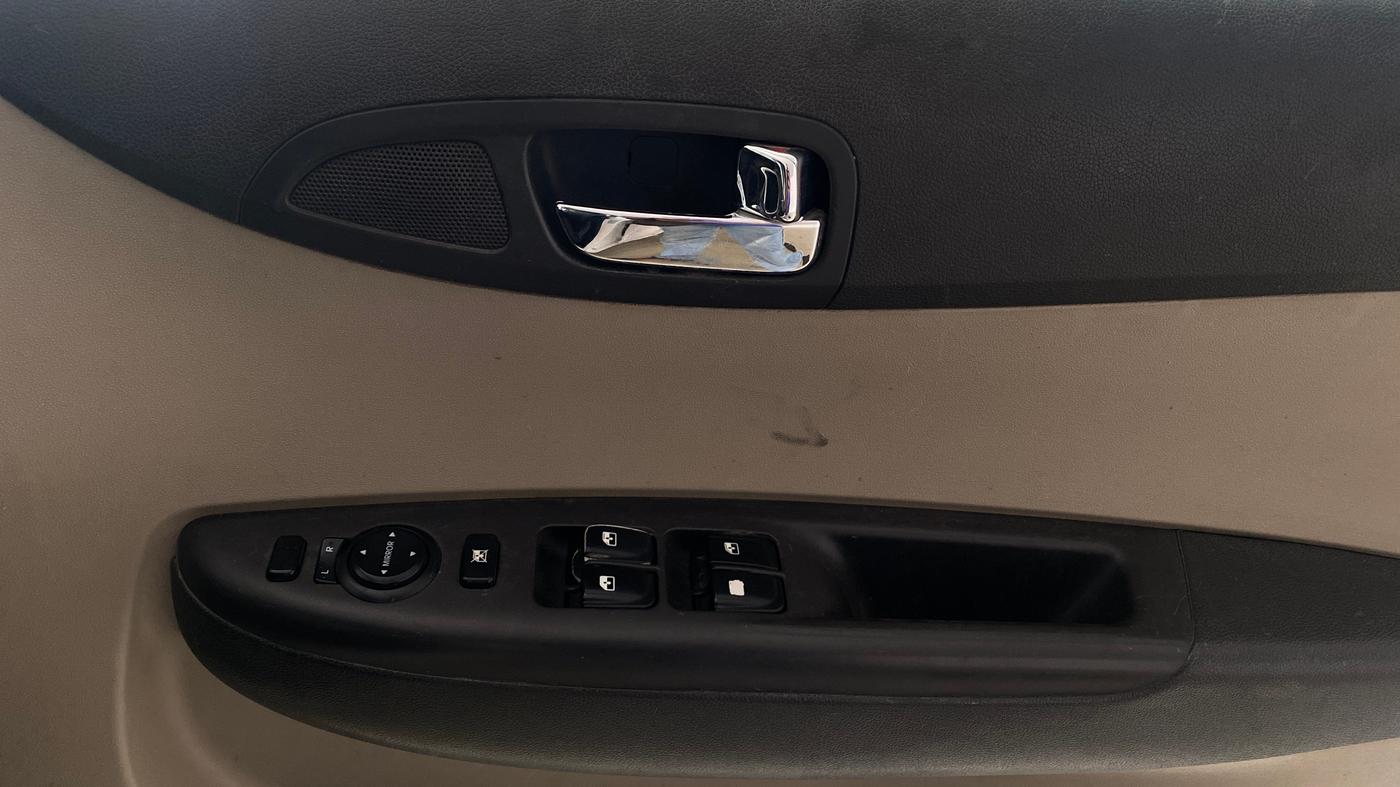 2013 Hyundai i20 MAGNA (O) 1.2, Petrol, Manual, 43,856 km, Driver Side Door Panels Control