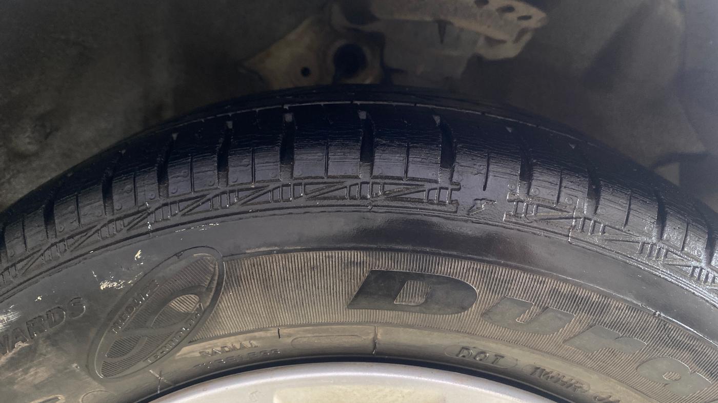 2013 Hyundai i20 MAGNA (O) 1.2, Petrol, Manual, 43,856 km, Right Front Tyre Tread