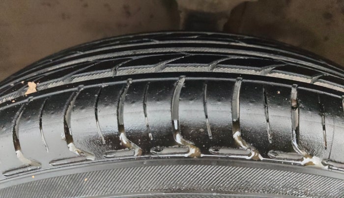 2012 Maruti Wagon R 1.0 LXI CNG, CNG, Manual, 64,643 km, Left Front Tyre Tread