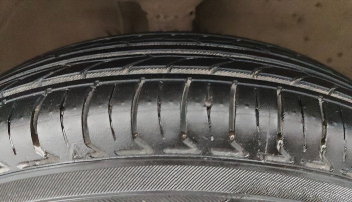 2012 Maruti Wagon R 1.0 LXI CNG, CNG, Manual, 64,643 km, Right Front Tyre Tread