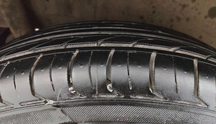 2012 Maruti Wagon R 1.0 LXI CNG, CNG, Manual, 64,643 km, Right Rear Tyre Tread