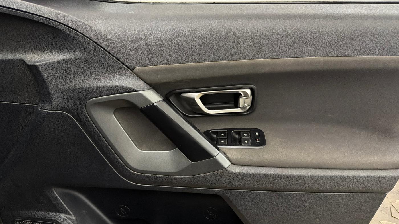 2021 Tata Harrier XT PLUS 2.0L KRYOTEC DARK EDITON, Diesel, Manual, 92,452 km, Driver Side Door Panels Control