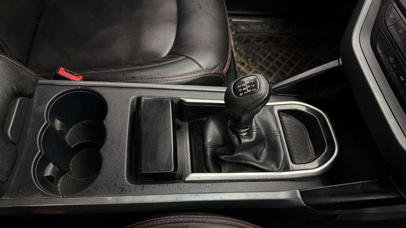 2021 Tata Harrier XT PLUS 2.0L KRYOTEC DARK EDITON, Diesel, Manual, 92,452 km, Gear Lever
