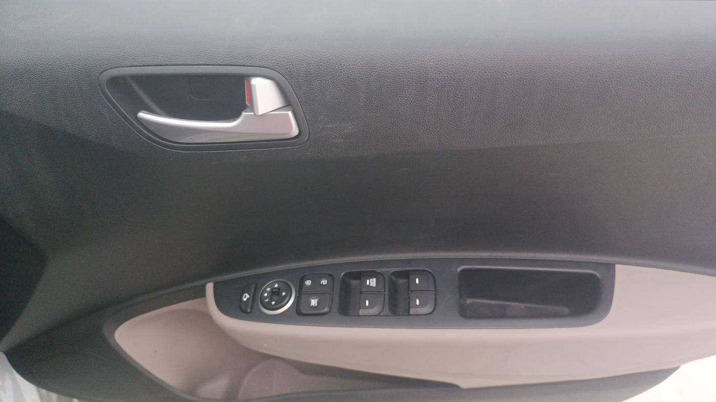 2019 Hyundai Grand i10 SPORTZ 1.2 KAPPA VTVT, Petrol, Manual, 30,228 km, Driver Side Door Panels Control