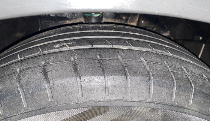 2015 Maruti S Cross DELTA 1.6, Diesel, Manual, 69,587 km, Right Front Tyre Tread