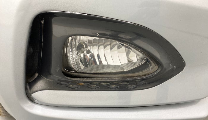 2019 Hyundai Elite i20 ASTA (O) CVT, Petrol, Automatic, 91,916 km, Right fog light - Not fixed properly