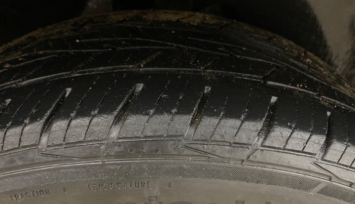 2020 Hyundai Creta E 1.5 DIESEL, Diesel, Manual, 1,20,799 km, Right Rear Tyre Tread