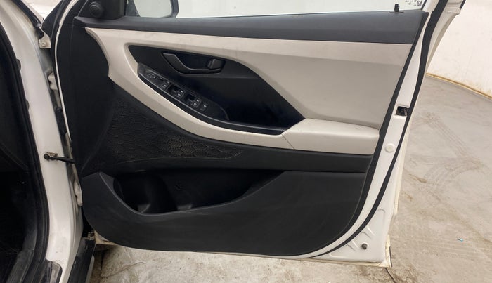 2020 Hyundai Creta E 1.5 DIESEL, Diesel, Manual, 1,20,799 km, Driver Side Door Panels Control