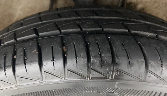 2020 Maruti Alto LXI, Petrol, Manual, 2,542 km, Right Front Tyre Tread