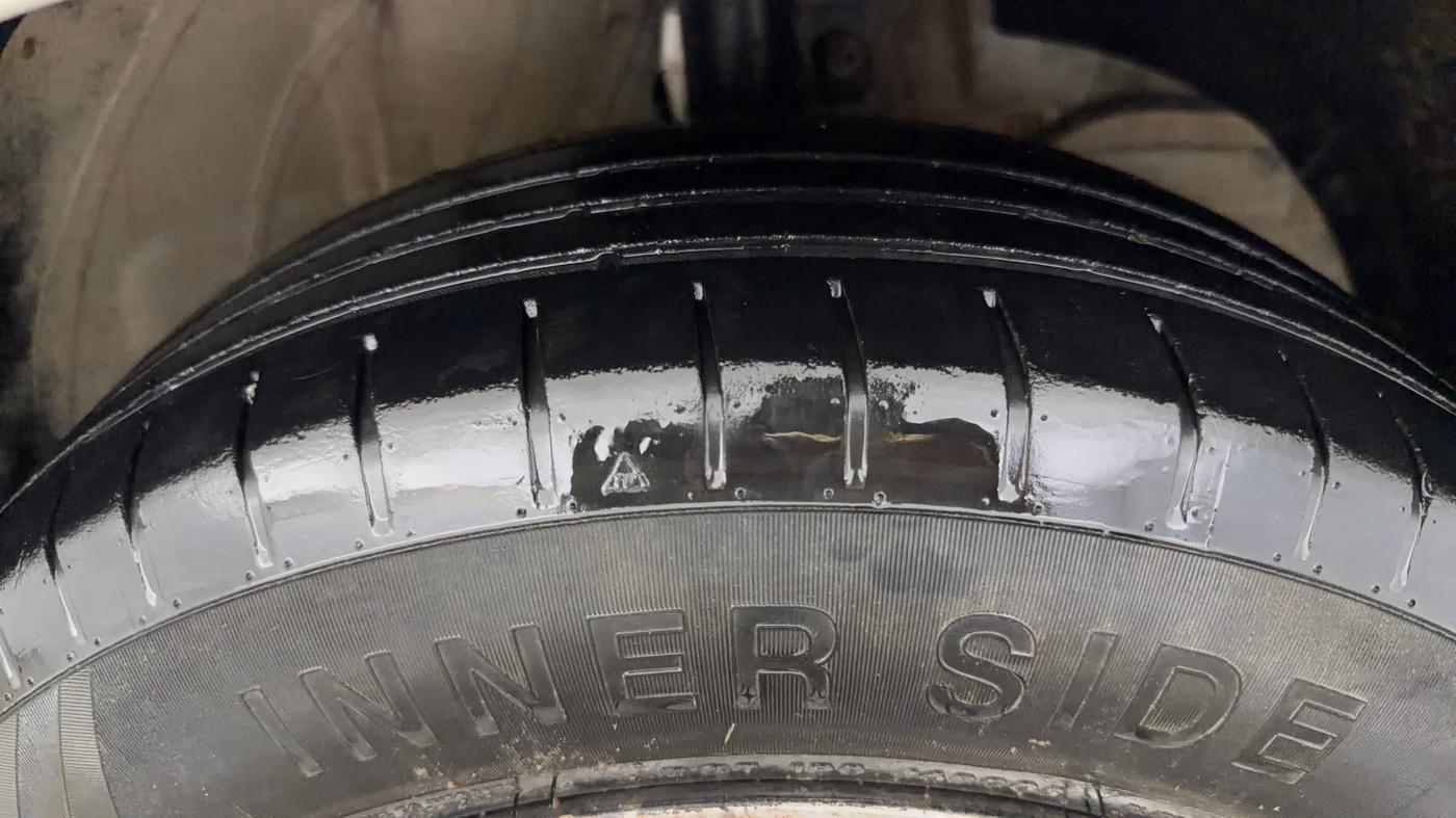 2019 Maruti Swift VXI, CNG, Manual, 65,439 km, Right Front Tyre Tread
