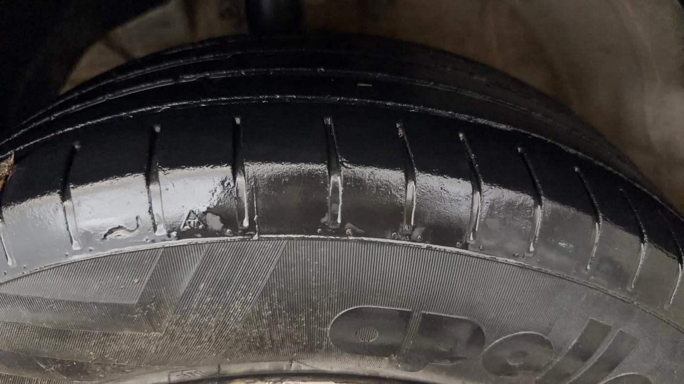2019 Maruti Swift VXI, CNG, Manual, 65,439 km, Left Front Tyre Tread