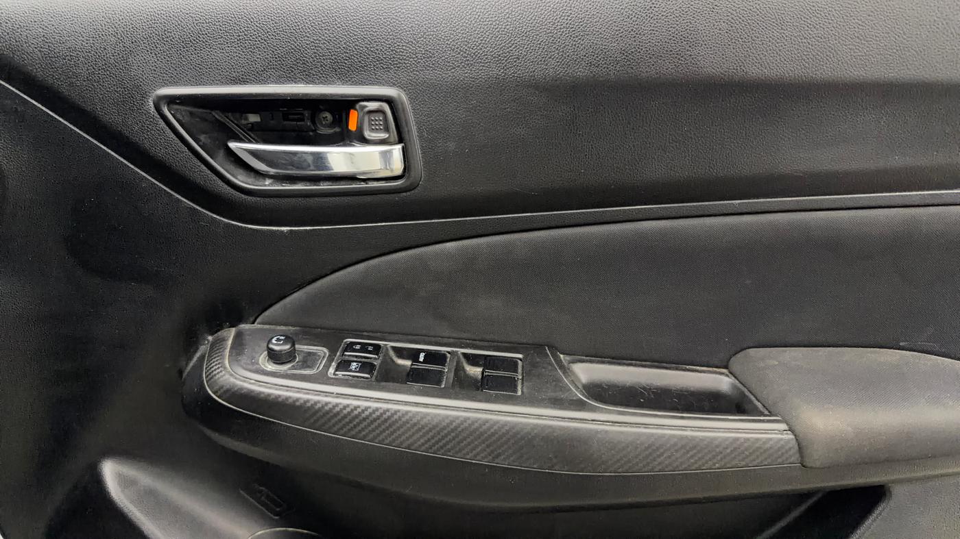2019 Maruti Swift VXI, CNG, Manual, 65,439 km, Driver Side Door Panels Control