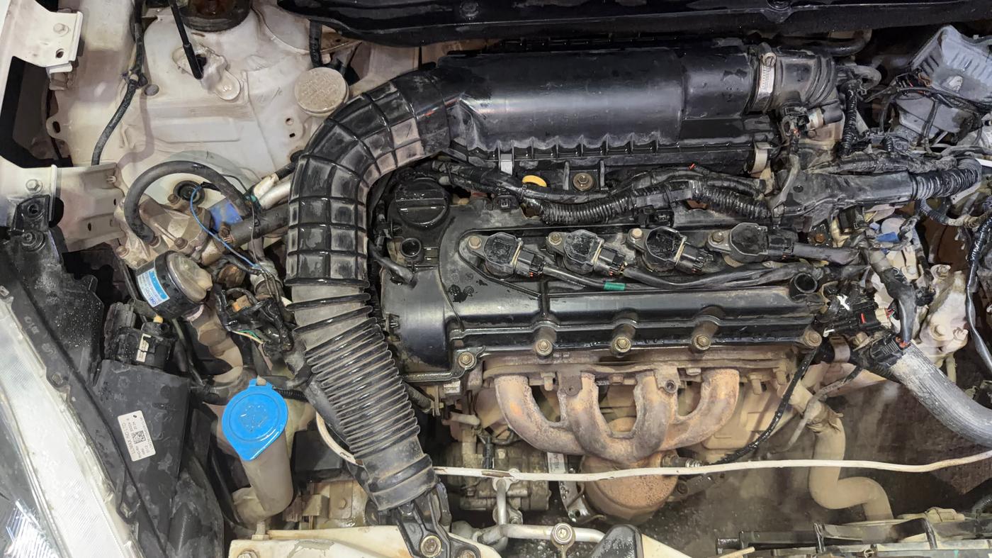 2019 Maruti Swift VXI, CNG, Manual, 65,439 km, Engine View - Right