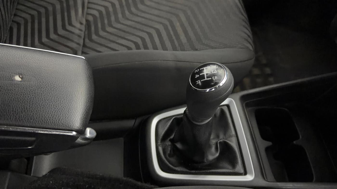 2019 Maruti Swift VXI, CNG, Manual, 65,439 km, Gear Lever