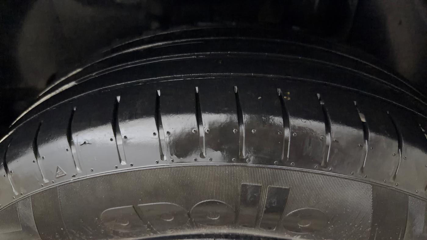 2019 Maruti Swift VXI, CNG, Manual, 65,439 km, Left Rear Tyre Tread