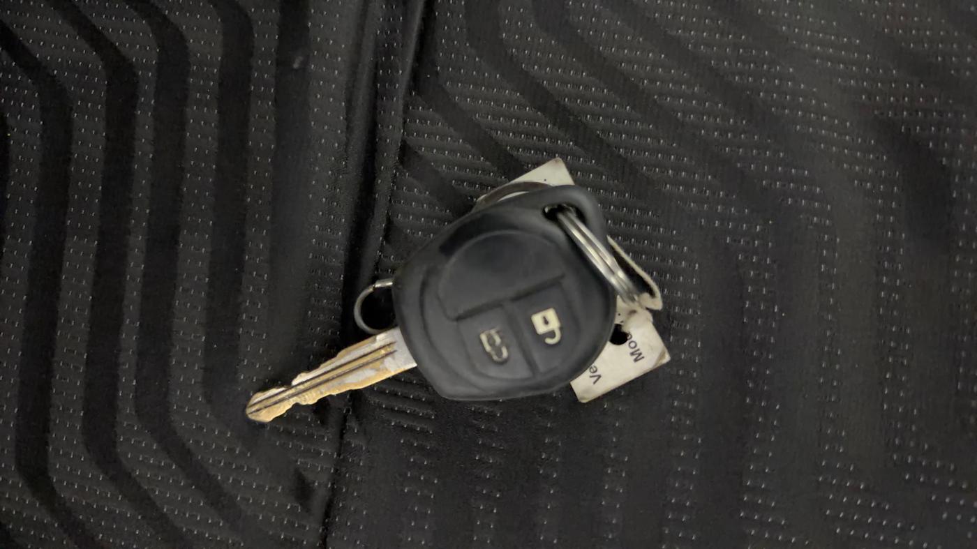 2019 Maruti Swift VXI, CNG, Manual, 65,439 km, Key Close Up