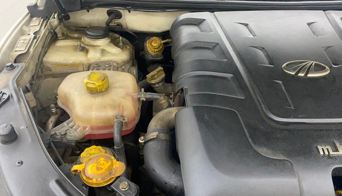 2017 Mahindra XUV500 W10, Diesel, Manual, 98,291 km, Engine View - Right