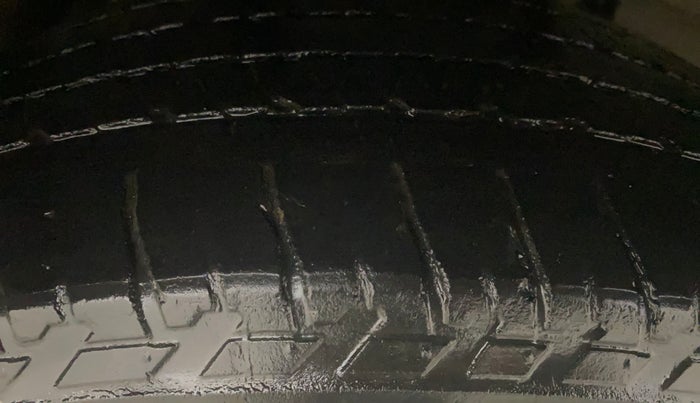 2017 Mahindra XUV500 W10, Diesel, Manual, 98,291 km, Right Front Tyre Tread