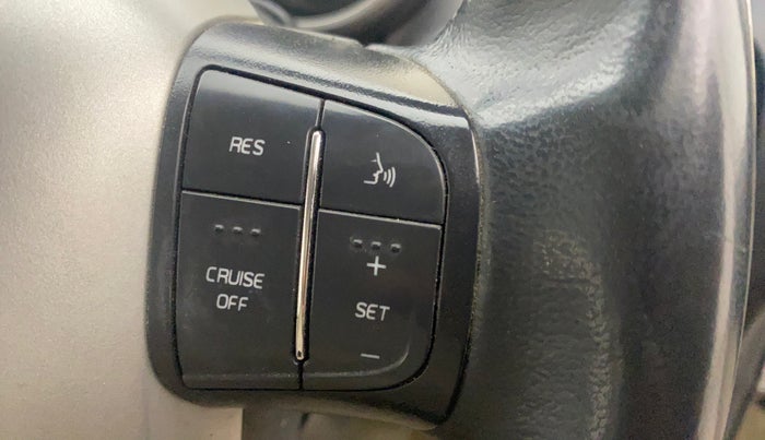 2017 Mahindra XUV500 W10, Diesel, Manual, 98,291 km, Adaptive Cruise Control