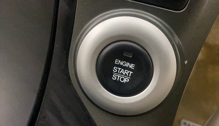 2017 Mahindra XUV500 W10, Diesel, Manual, 98,291 km, Keyless Start/ Stop Button