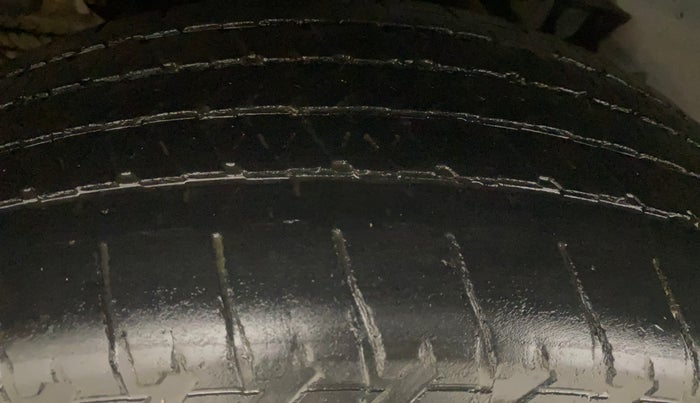 2017 Mahindra XUV500 W10, Diesel, Manual, 98,291 km, Right Rear Tyre Tread