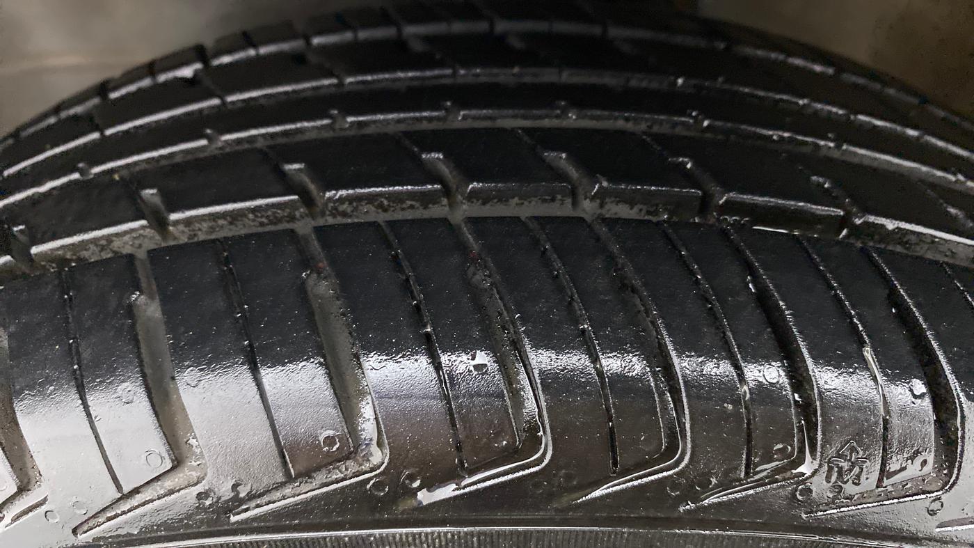 2012 Maruti Wagon R 1.0 VXI, CNG, Manual, 70,689 km, Left Front Tyre Tread