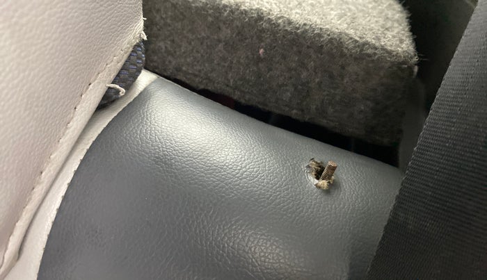 2012 Maruti Wagon R 1.0 VXI, CNG, Manual, 70,689 km, Second-row left seat - Seat adjuster lever broken but working