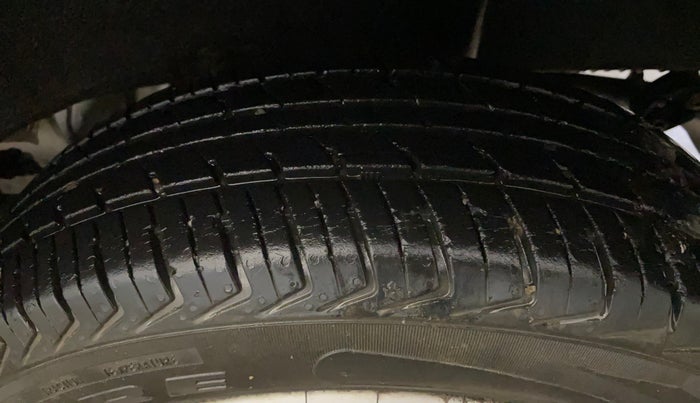 2016 Renault Kwid RXT 1.0, Petrol, Manual, 27,894 km, Left Rear Tyre Tread