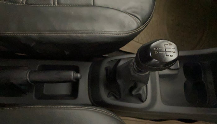 2016 Renault Kwid RXT 1.0, Petrol, Manual, 27,894 km, Gear Lever