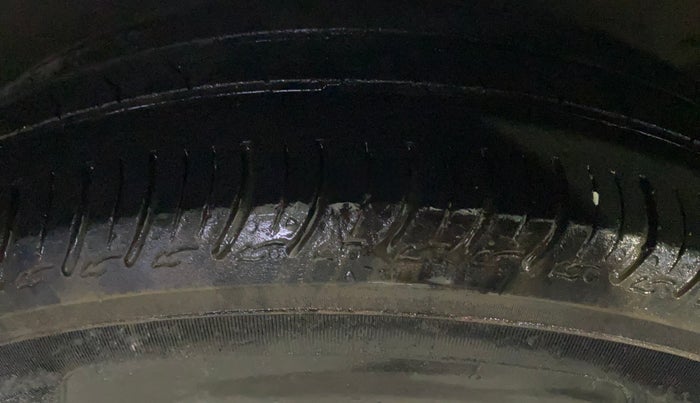 2014 Hyundai Xcent BASE 1.2, Petrol, Manual, 1,23,456 km, Right Front Tyre Tread