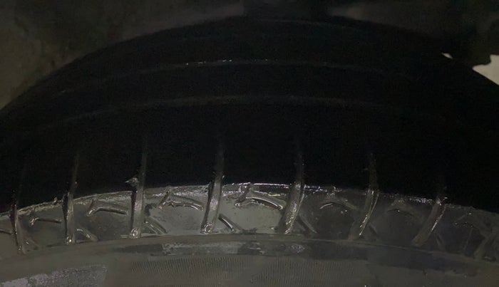 2014 Hyundai Xcent BASE 1.2, Petrol, Manual, 1,23,456 km, Left Rear Tyre Tread