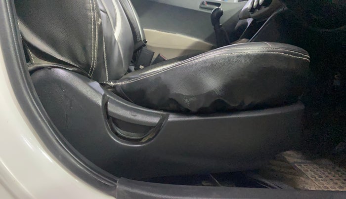 2014 Hyundai Xcent BASE 1.2, Petrol, Manual, 1,23,456 km, Driver Side Adjustment Panel