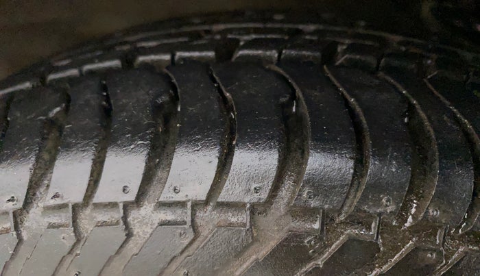 2011 Maruti Alto K10 LXI, Petrol, Manual, 58,924 km, Left Front Tyre Tread
