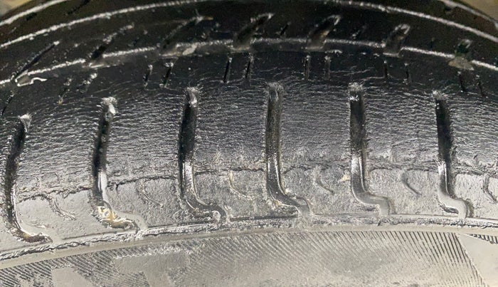 2015 Maruti Wagon R 1.0 VXI AMT, Petrol, Automatic, 39,617 km, Left Front Tyre Tread