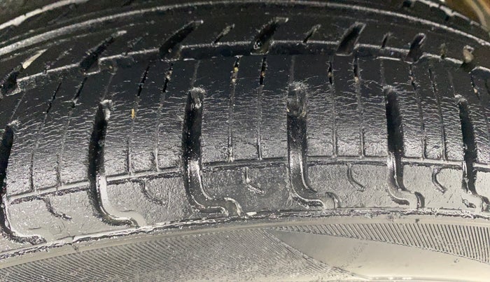 2015 Maruti Wagon R 1.0 VXI AMT, Petrol, Automatic, 39,617 km, Left Rear Tyre Tread