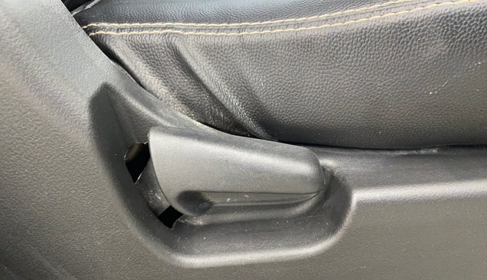 2015 Maruti Wagon R 1.0 VXI AMT, Petrol, Automatic, 39,617 km, Driver Side Adjustment Panel