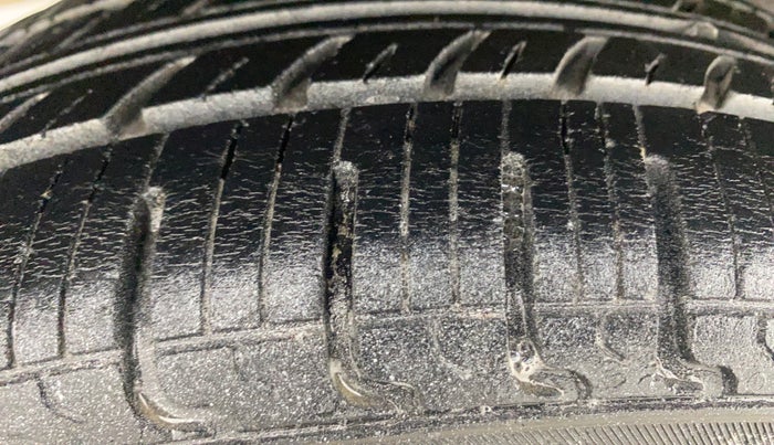 2015 Maruti Wagon R 1.0 VXI AMT, Petrol, Automatic, 39,617 km, Right Rear Tyre Tread