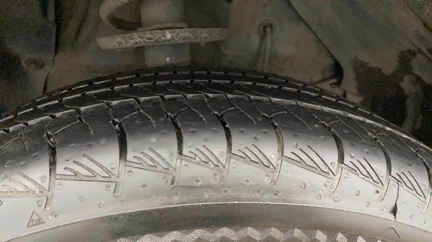 2022 Maruti Grand Vitara ZETA SMART HYBRID, Petrol, Manual, 21,640 km, Right Front Tyre Tread