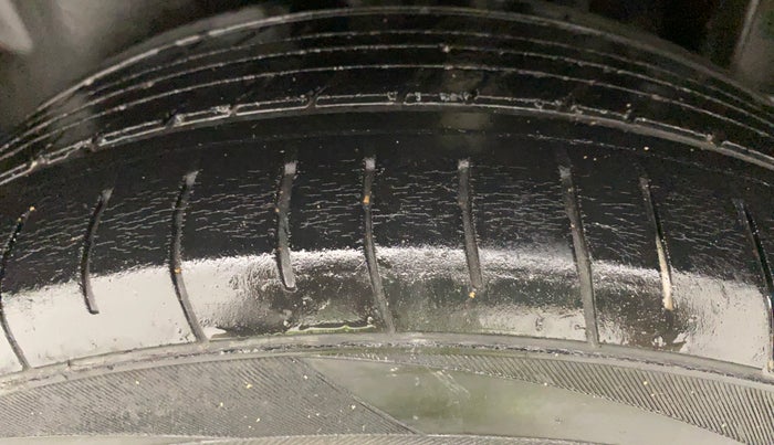 2015 Volkswagen Vento HIGHLINE TDI AT, Diesel, Automatic, 63,344 km, Left Rear Tyre Tread