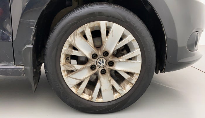 2015 Volkswagen Vento HIGHLINE TDI AT, Diesel, Automatic, 63,344 km, Right Front Wheel