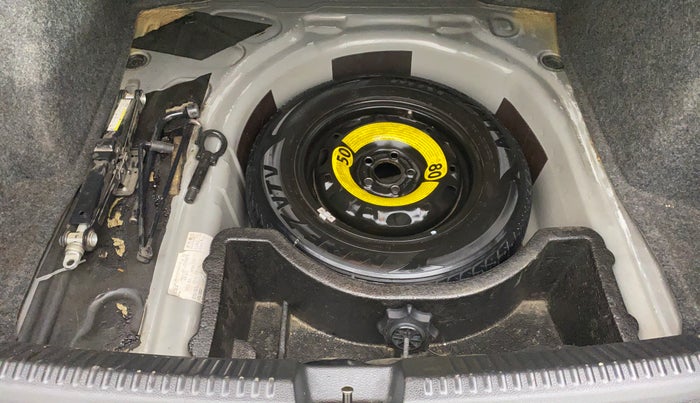 2015 Volkswagen Vento HIGHLINE TDI AT, Diesel, Automatic, 63,344 km, Spare Tyre