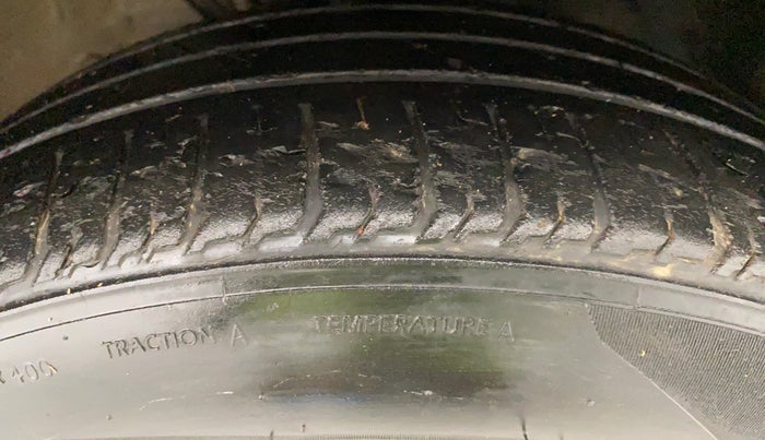 2015 Volkswagen Vento HIGHLINE TDI AT, Diesel, Automatic, 63,344 km, Right Front Tyre Tread