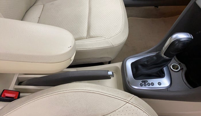 2015 Volkswagen Vento HIGHLINE TDI AT, Diesel, Automatic, 63,344 km, Gear Lever