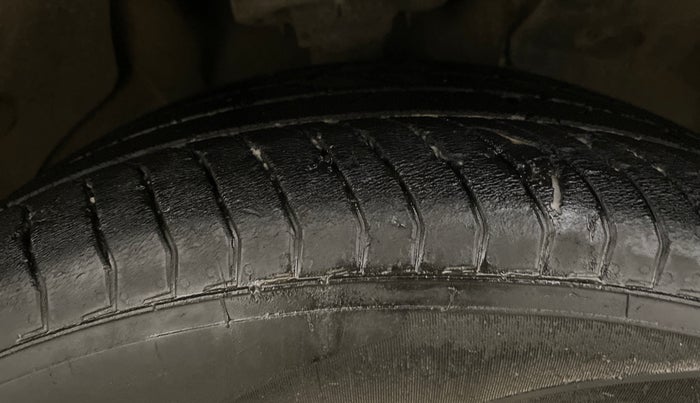 2024 MG HECTOR PLUS SHARP PRO 2.0 TURBO DIESEL 7 STR, Diesel, Manual, 25,742 km, Right Front Tyre Tread